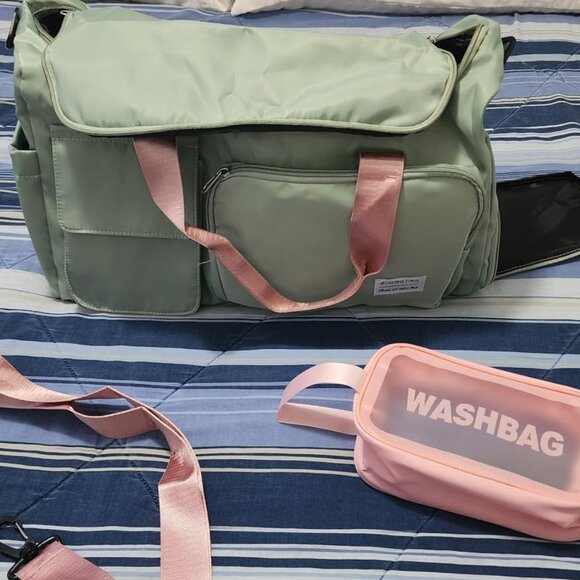 Small Gym Bag for Women, Travel Duffle Bag Carry On Bag with Shoe Compartment - Picture 4 of 10